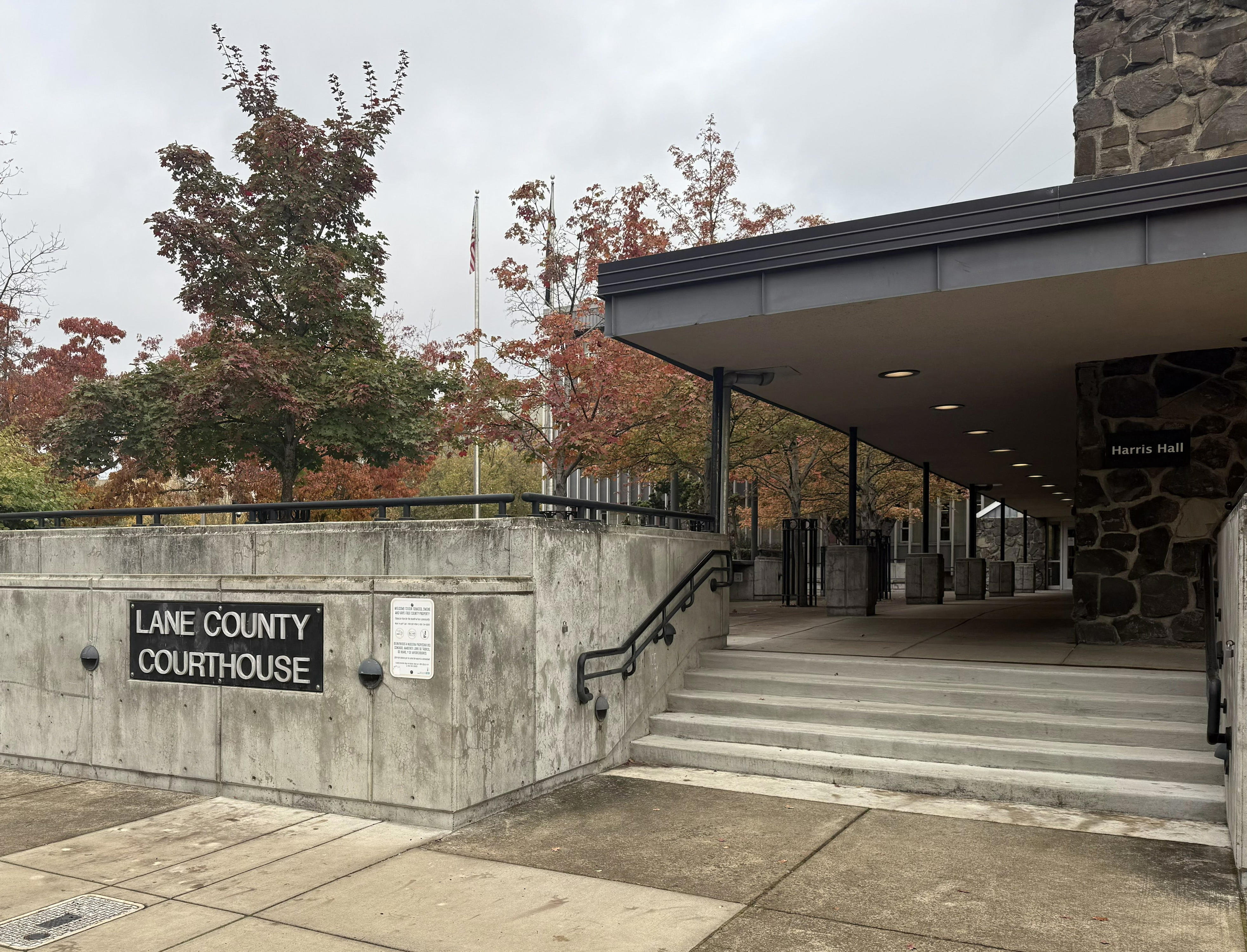 Former UO history professor convicted on 3 felony counts for child ...