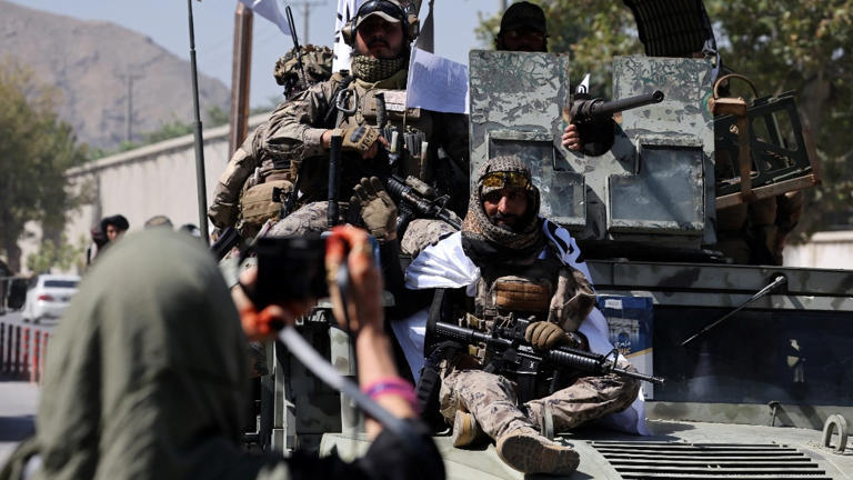 US to deport over 150 Afghans via PAK despite persecution risk under ...