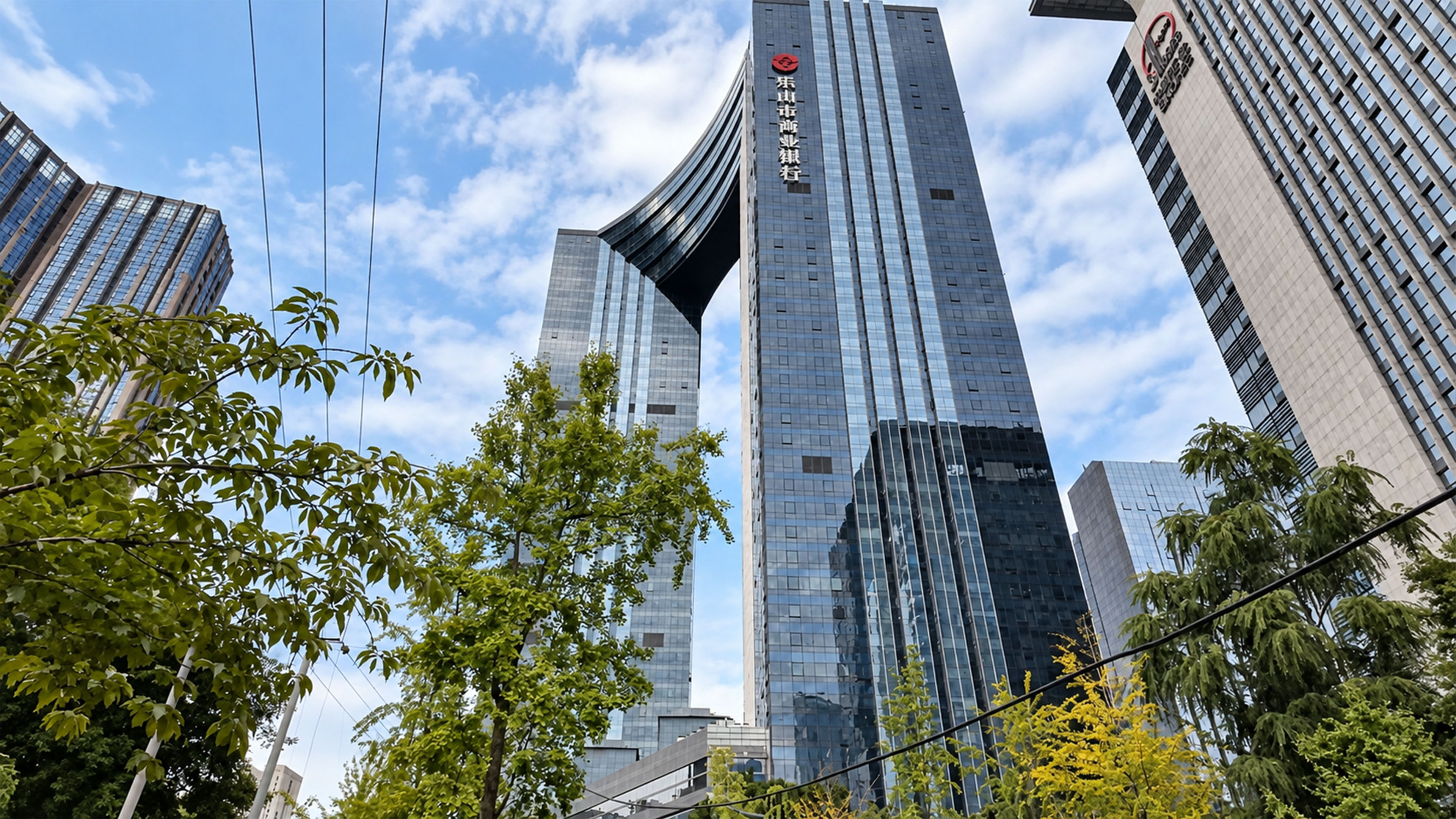 These two skyscrapers in China are connected by a giant curved structure