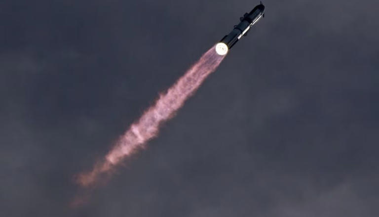 NASA changes its Artemis plans: SpaceX and Blue Origin race to land ...
