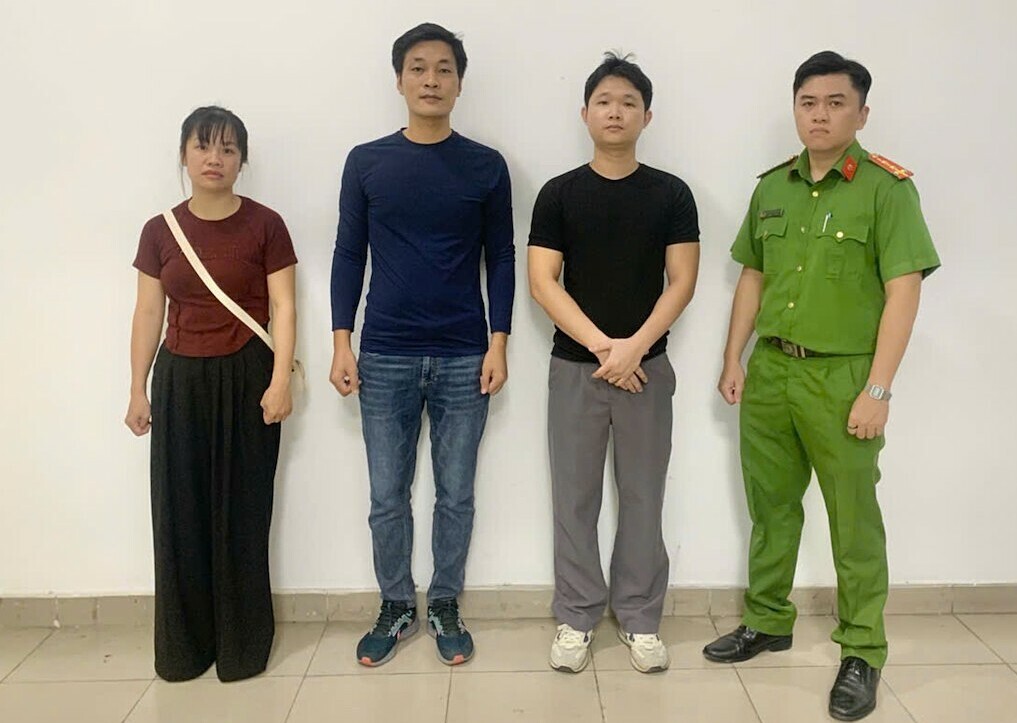 Nhóm livestream bán mỹ phẩm dỏm bị khởi tố