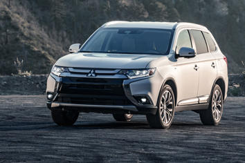 Research 2019
                  Mitsubishi Outlander pictures, prices and reviews