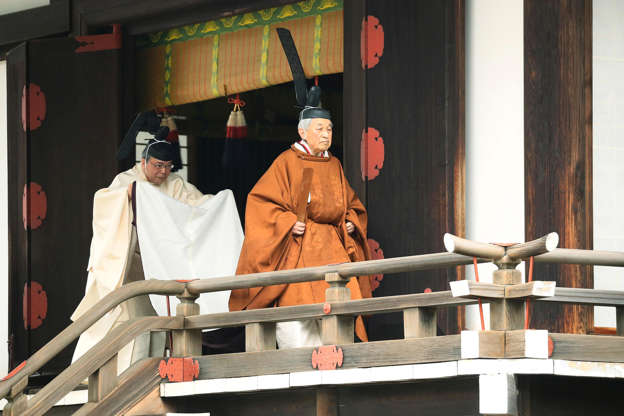 第1页，共27页：日本明仁天皇4月30日在日本东京皇宫举行仪式，名为Taiirei-Tojitsu-Kashikodokoro-Omae-no-gi，这是皇帝举行退位仪式的仪式。 2019