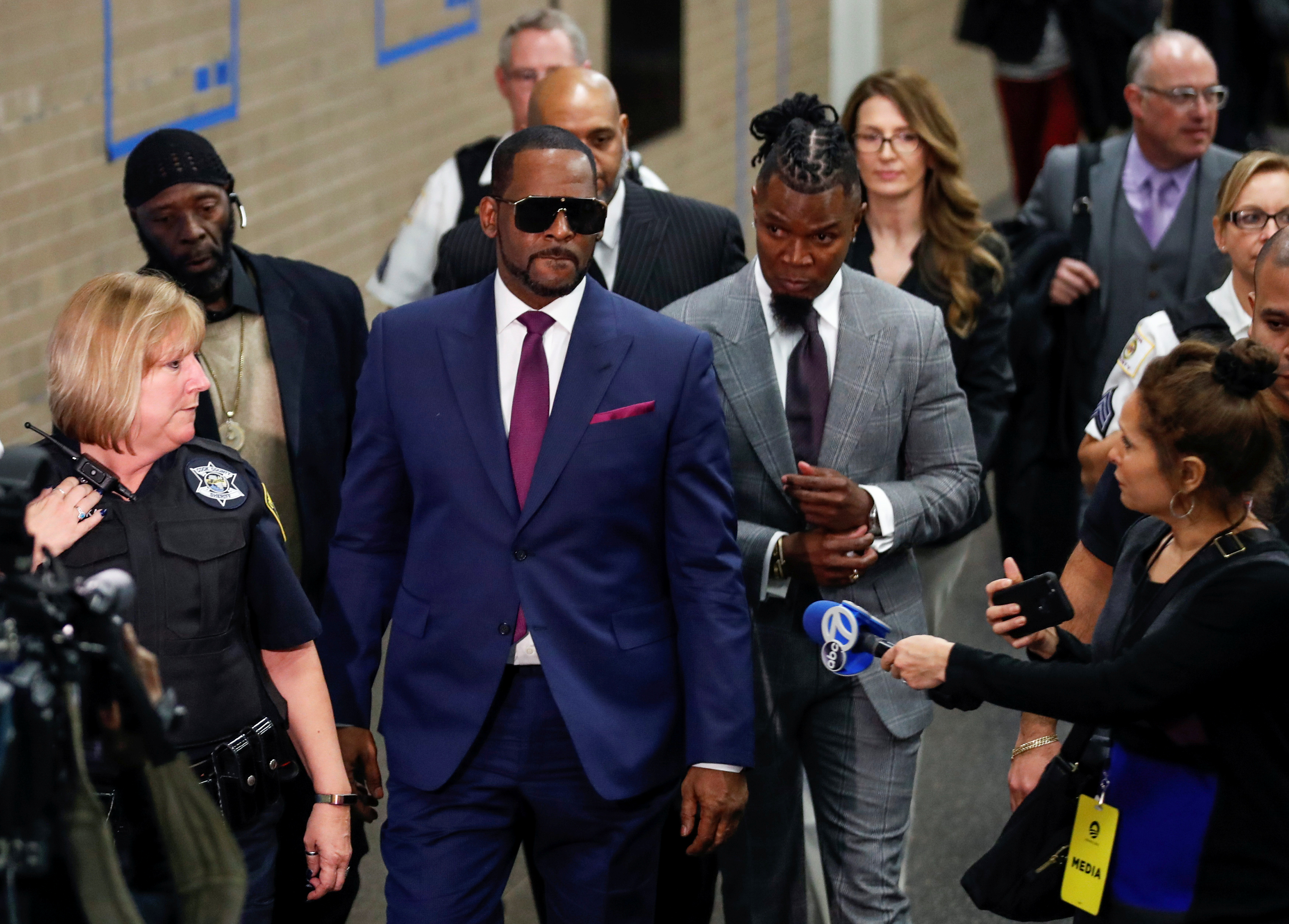 Grammy-winning R&B star R. Kelly leaves the Cook County courthouse after a hearing in his child support case in Chicago, Illinois, U.S. March 13, 2019. REUTERS/Kamil Krzaczynski