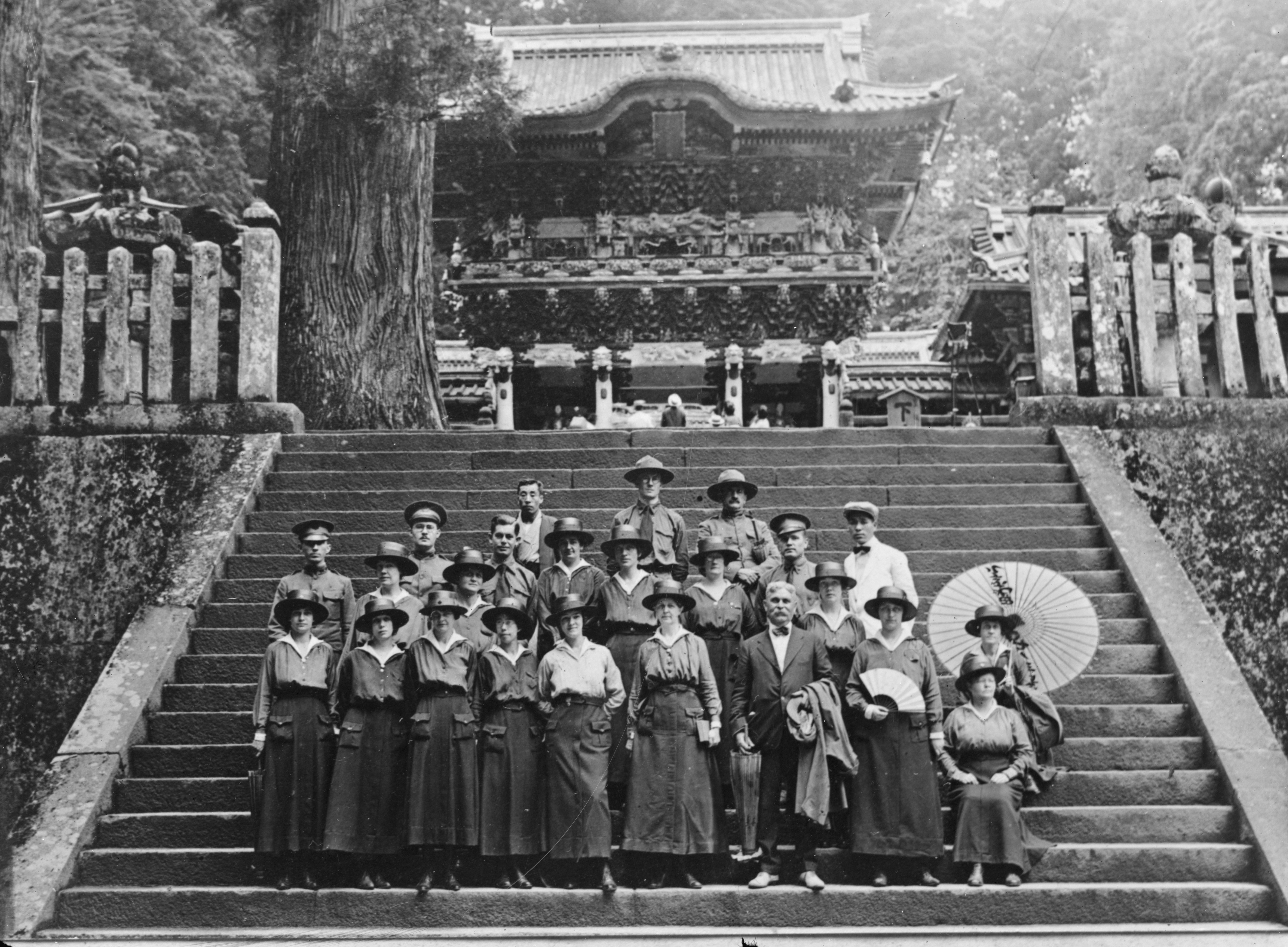 モノクロ写真でみる 100年前の日本と世界