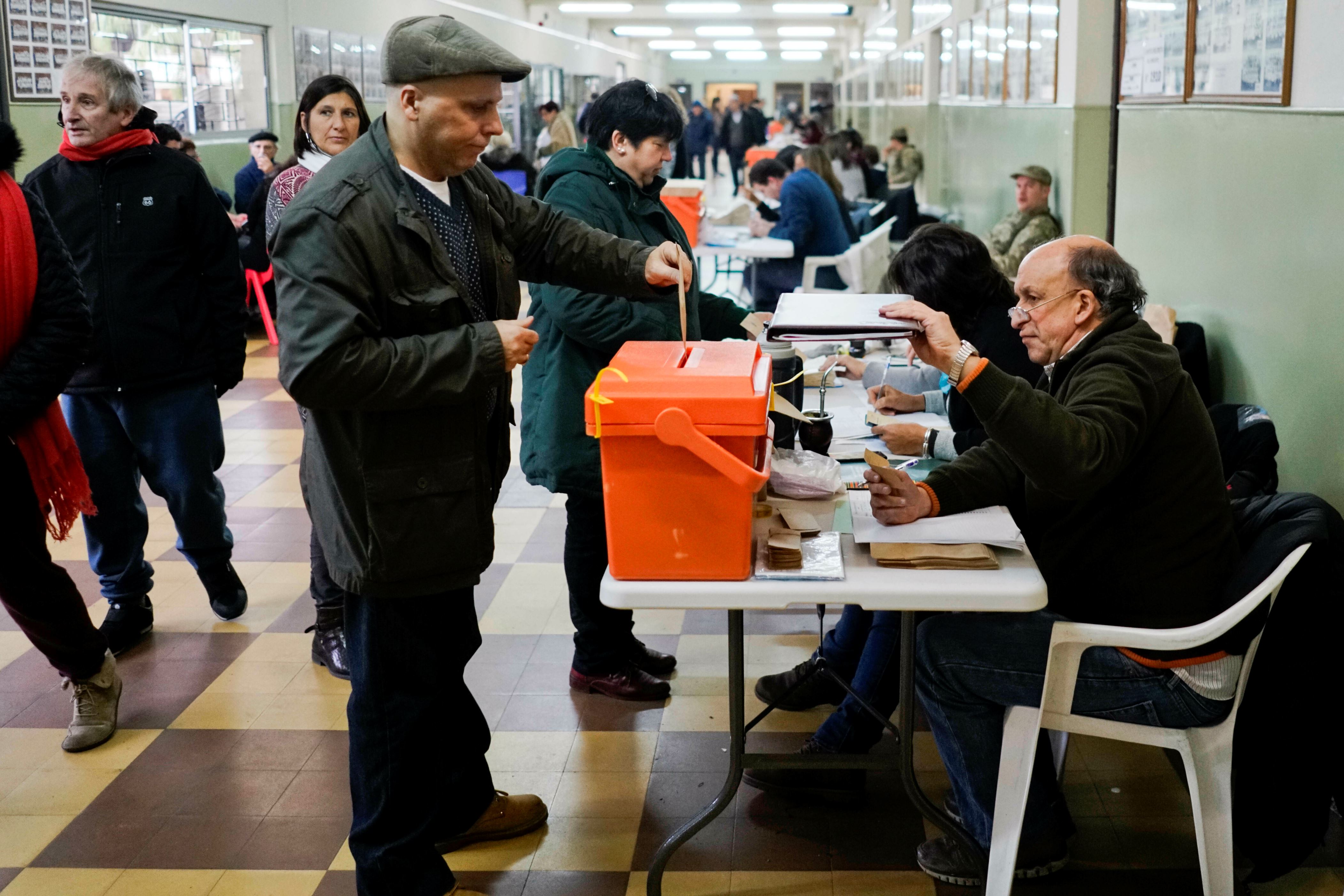 Frío, decepción futbolera y Mercosur; así fue la votación