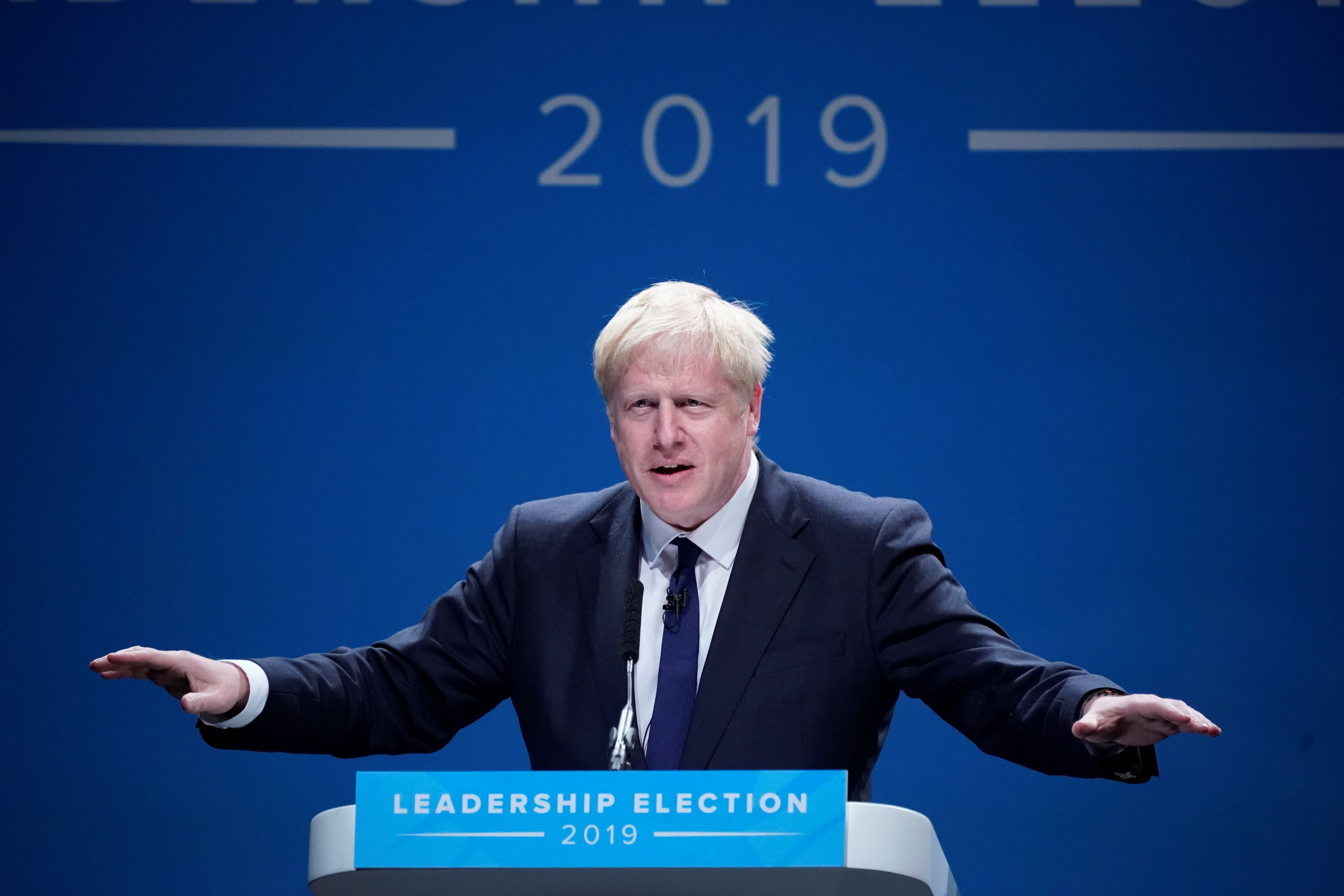 曼彻斯特，英格兰 -  6月29日：鲍里斯约翰逊在2019年6月29日在曼彻斯特，英国曼彻斯特中央会议中心致电观众。 鲍里斯·约翰逊和杰里米·亨特是最后两名国会议员，他们取代特里萨·梅作为保守党领袖。 获胜者将于2019年7月23日宣布，并将担任英国和北爱尔兰总理一职。 （摄影：Christopher Furlong / Getty Images）
