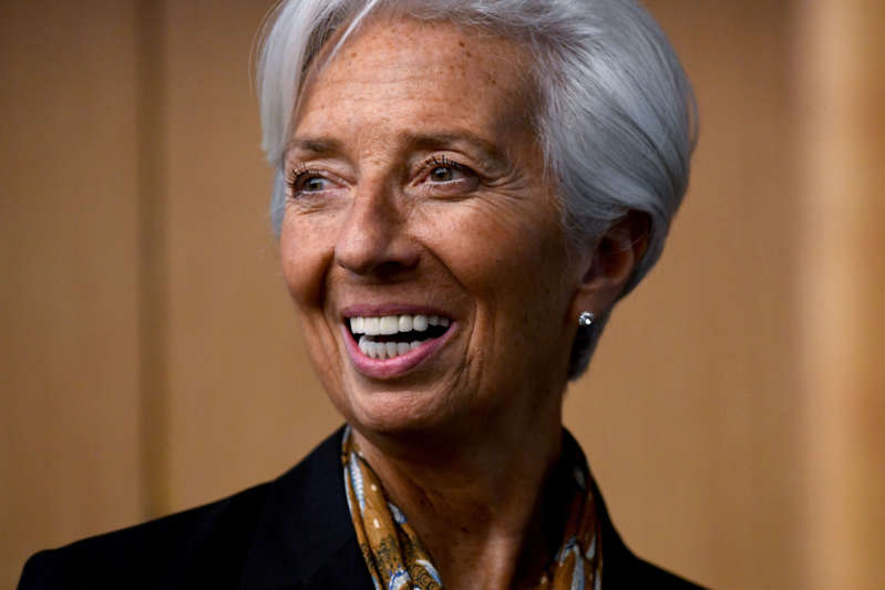 国际货币基金组织（IMF）常务董事Christine Lagarde于2019年6月24日在吉隆坡举行的新闻发布会上微笑。（照片来自Mohd RASFAN / AFP）（图片来源应为MOHD RASFAN / AFP / Getty Images）