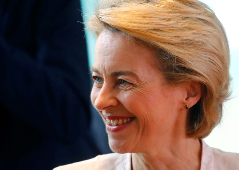 被提名为欧盟委员会主席的德国国防部长Ursula von der Leyen出席于2019年7月3日在德国柏林总理府举行的每周内阁会议。路透社/ Hannibal Hanschke