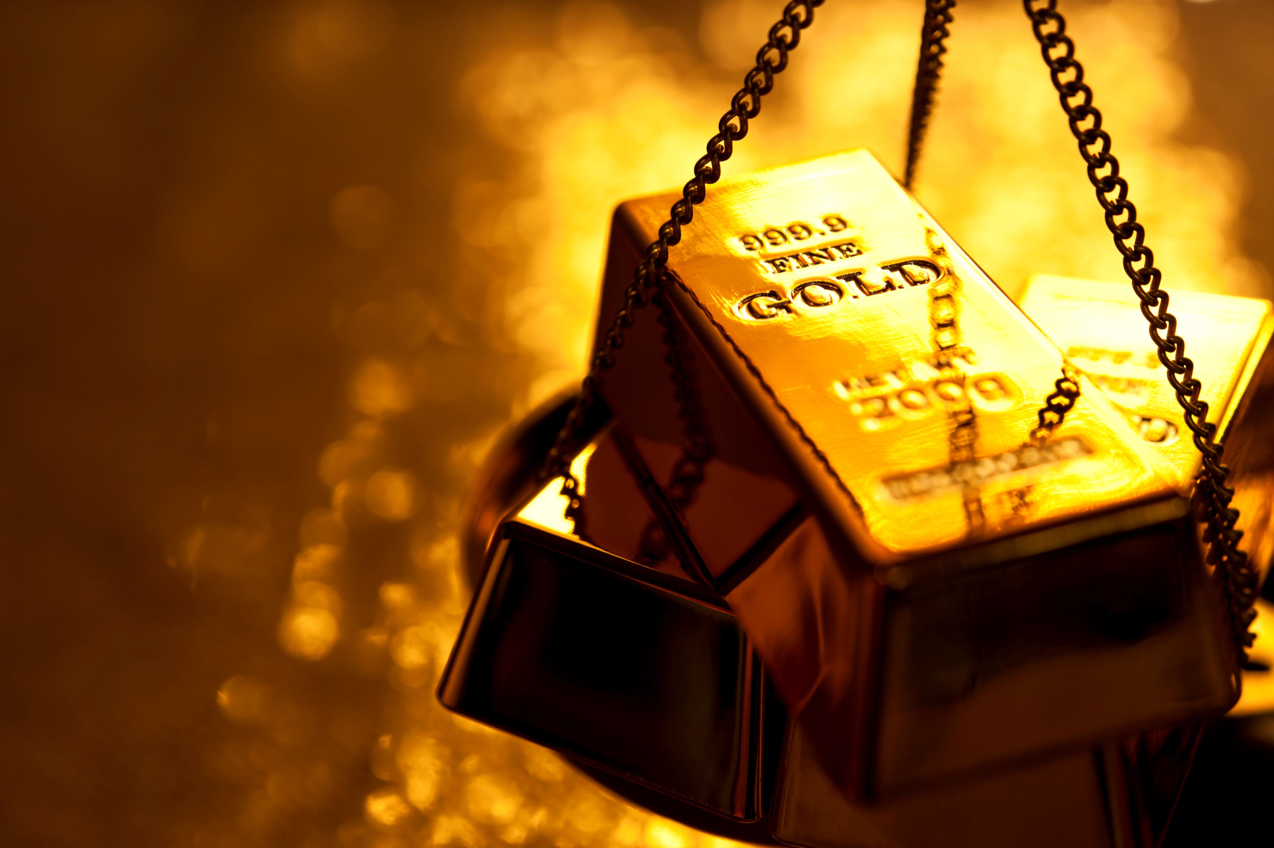 Gold Glitters At Record High Of Rs 64 000 Per Tola