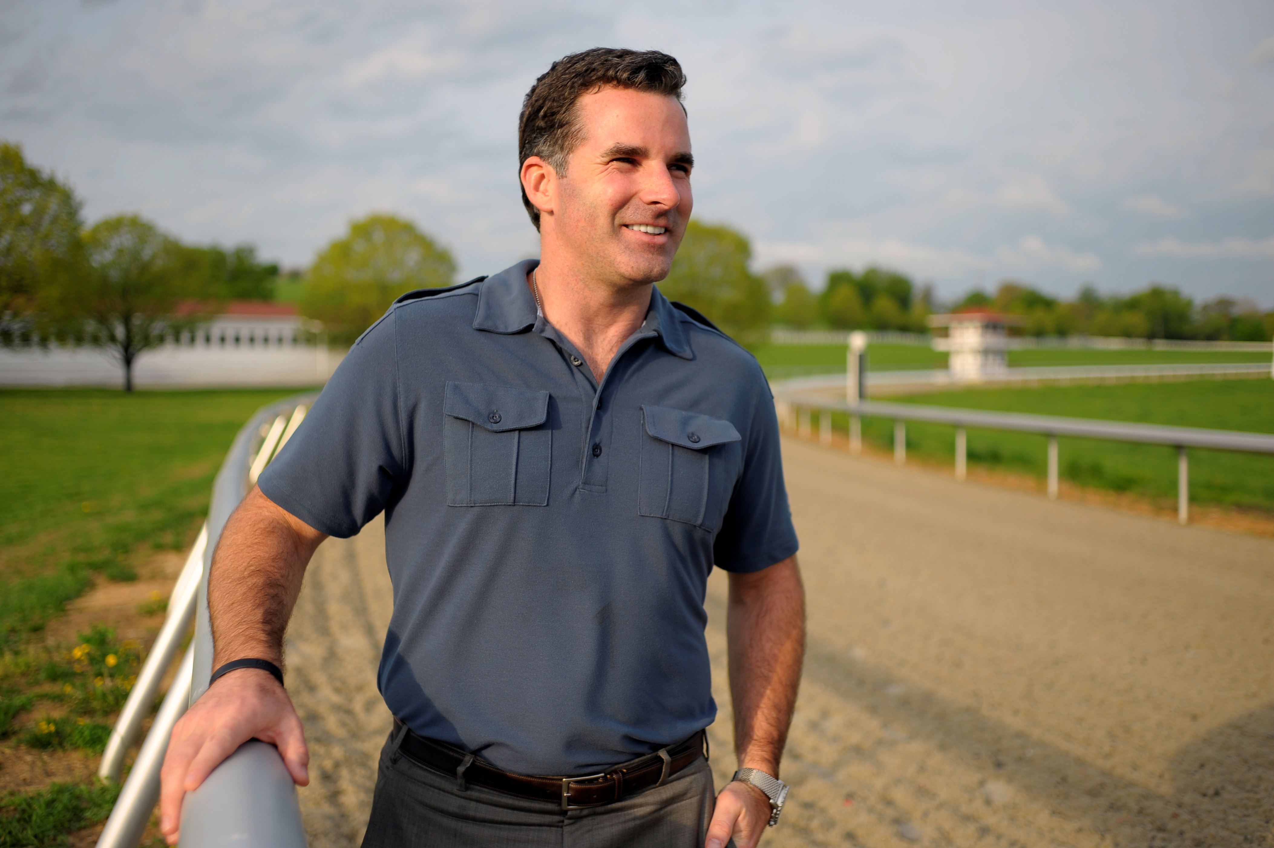 Under Armour的Kevin Plank在他位于巴尔的摩的Sagamore Farm赛马场。 （John McDonnell /华盛顿邮报）