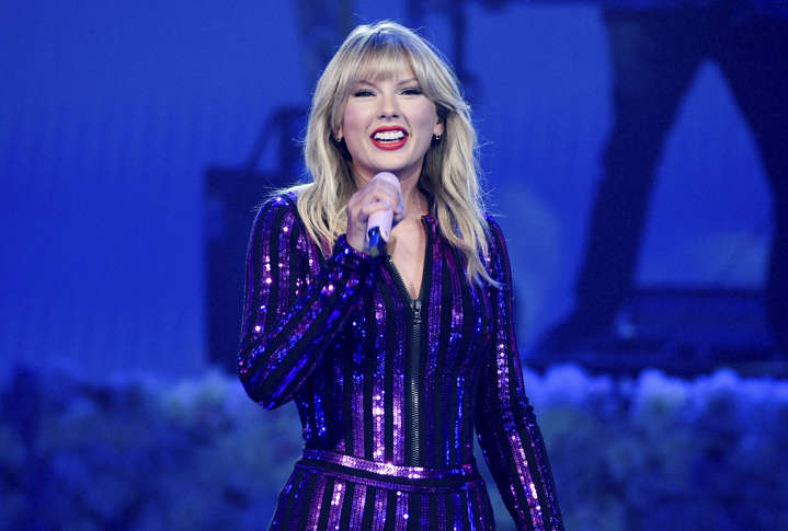 Taylor Swift To Release Christmas Song At Midnight And A