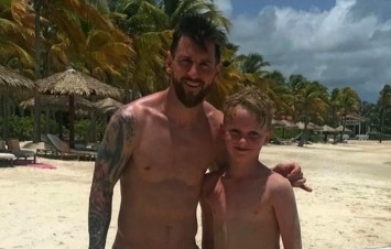 El niño que se encontró con Messi en la playa y lo invitó a jugar