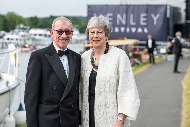 Theresa May和丈夫Philip于2019年7月13日在Henley-on-Thames参加Henley Festival
