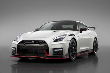 Research 2020
                  NISSAN GT-R pictures, prices and reviews