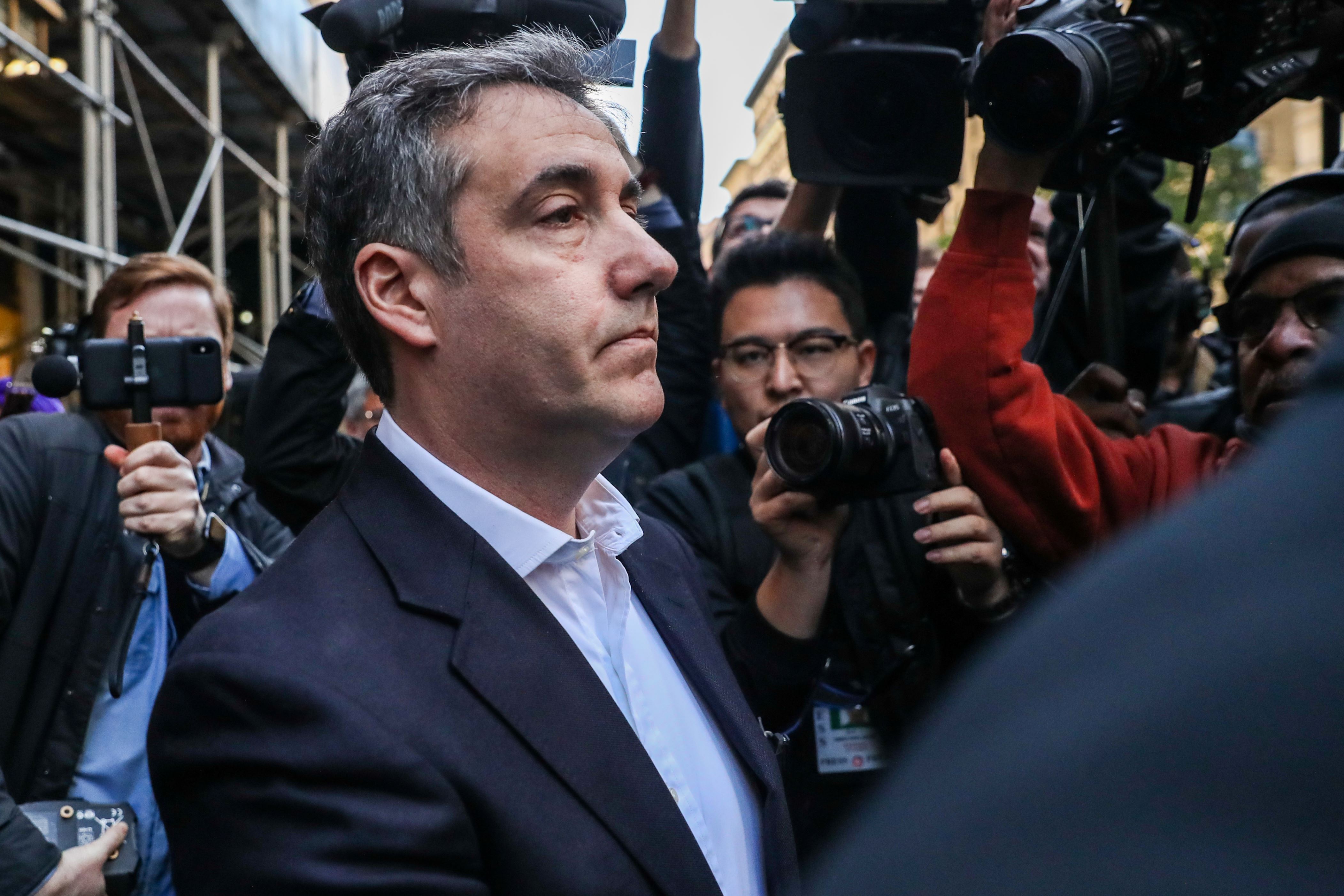 美国总统唐纳德特朗普的前律师迈克尔科恩于2019年5月6日离开公寓前往美国纽约曼哈顿的监狱。路透社/ Jeenah Moon