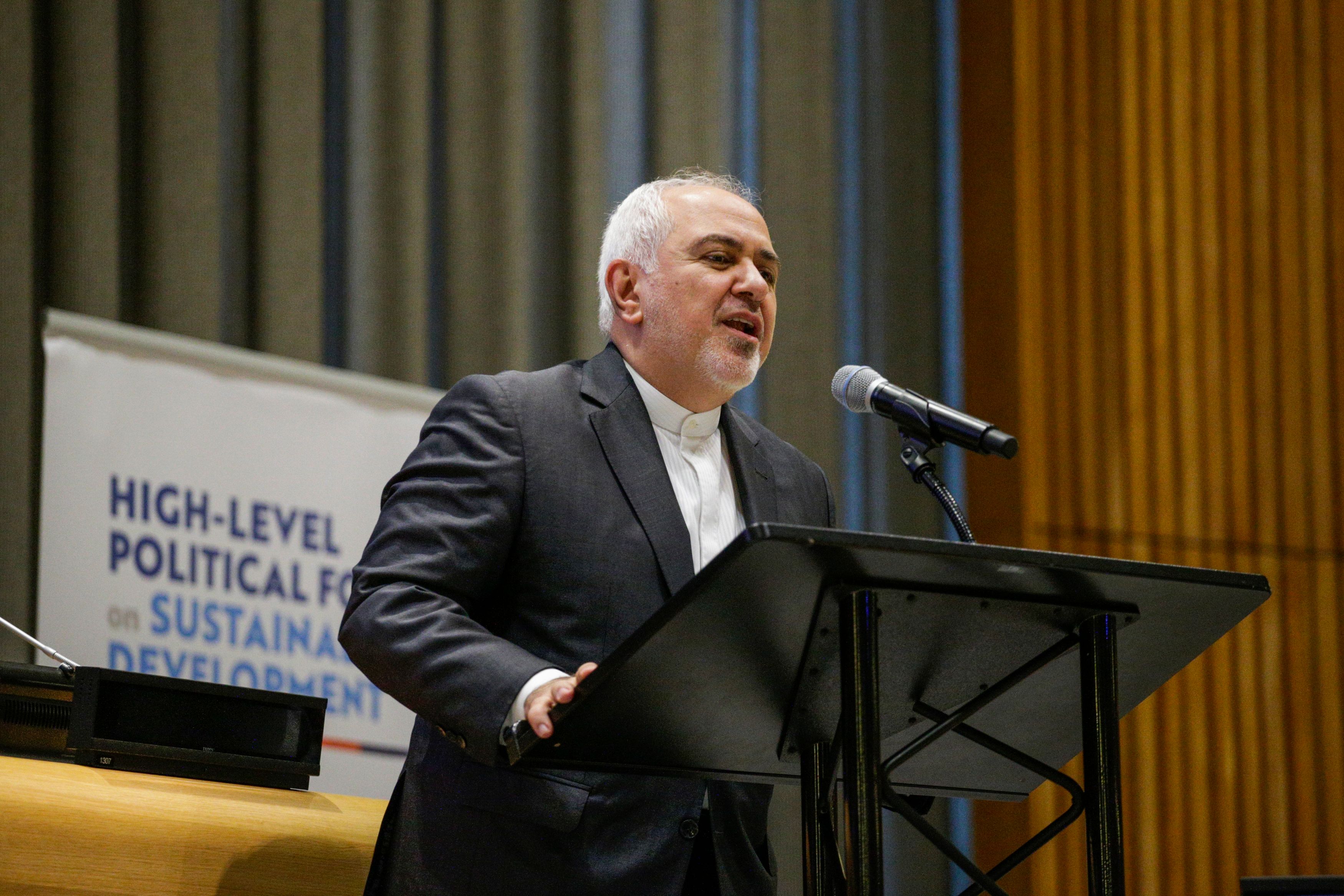 伊朗外交部长扎瓦夫于2019年7月17日在纽约联合国总部参加可持续发展高级别政治论坛时发表讲话。 （摄影：Kena Betancur /法新社）（图片来源应为KENA BETANCUR / AFP / Getty Images）