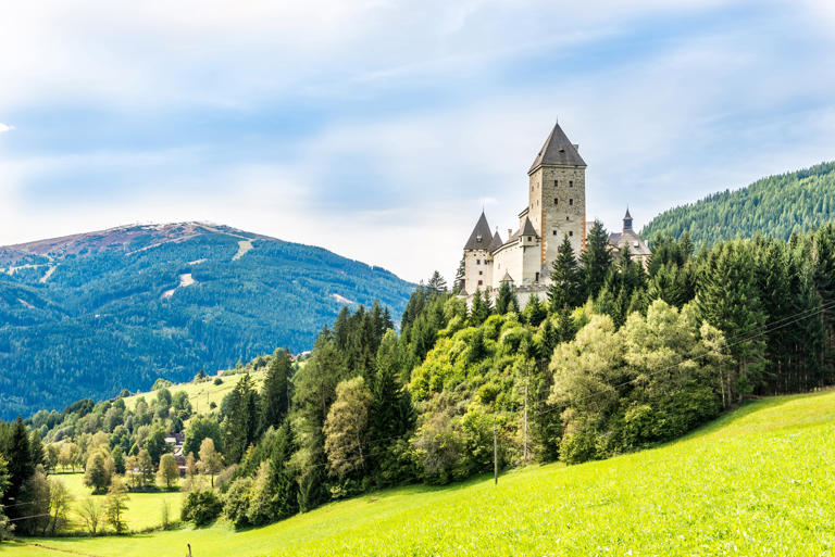 11 of the spookiest castles in the world