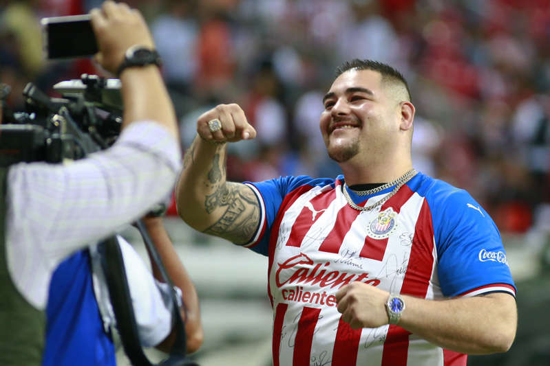 ZAPOPAN, MEXICO - SEPTEMBER 24: Andy Ruiz Jr pose with team Chivas jersey during the 11th round match between Chivas and Pachuca as part of the Torneo Apertura 2019 Liga MX at Akron Stadium on September 24, 2019 in Zapopan, Mexico. (Photo by Alfredo Moya/Jam Media/Getty Images)