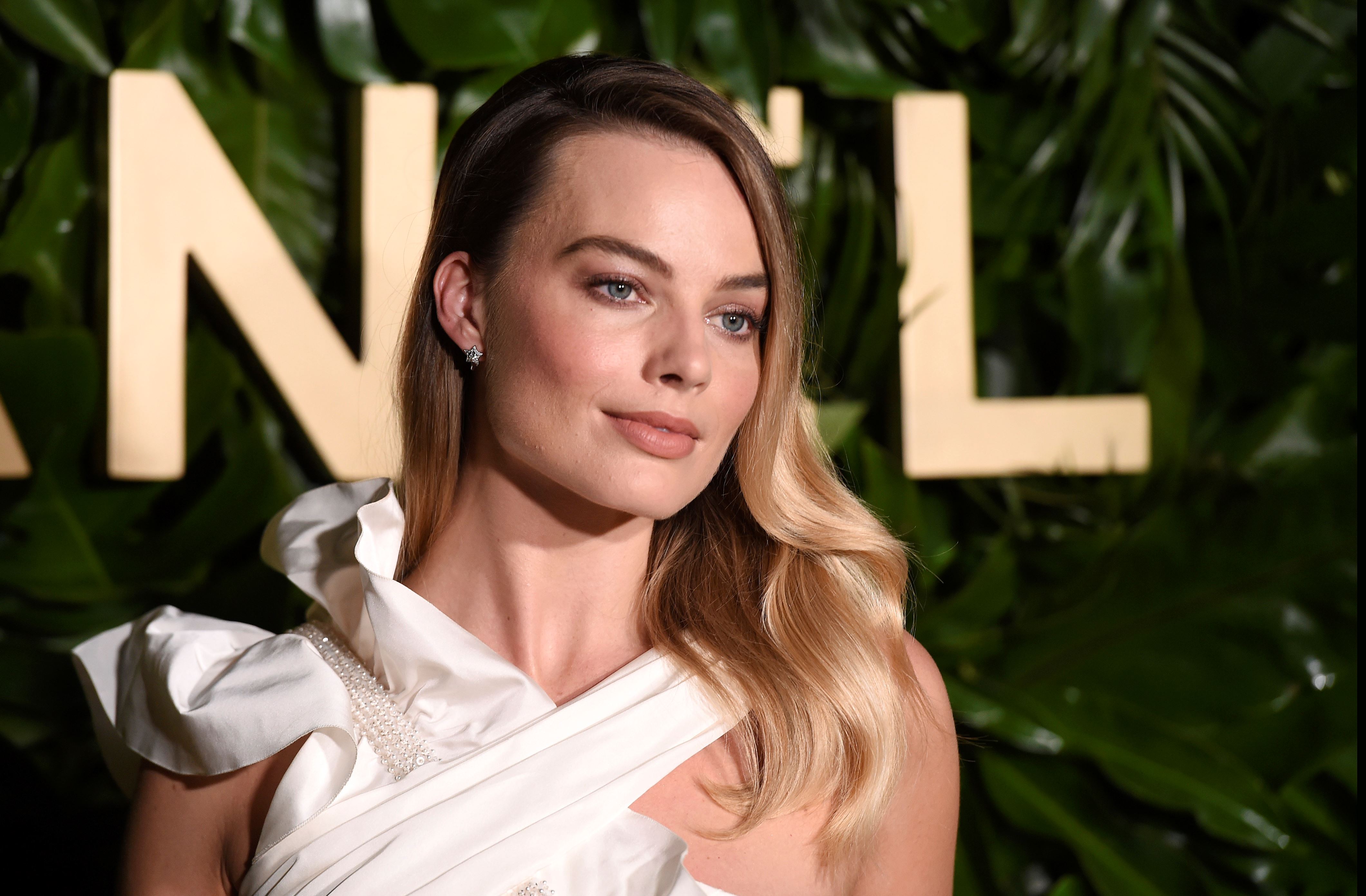 Harley Quinn Loses Her Mind But Not Her Iconic Look In Birds Of