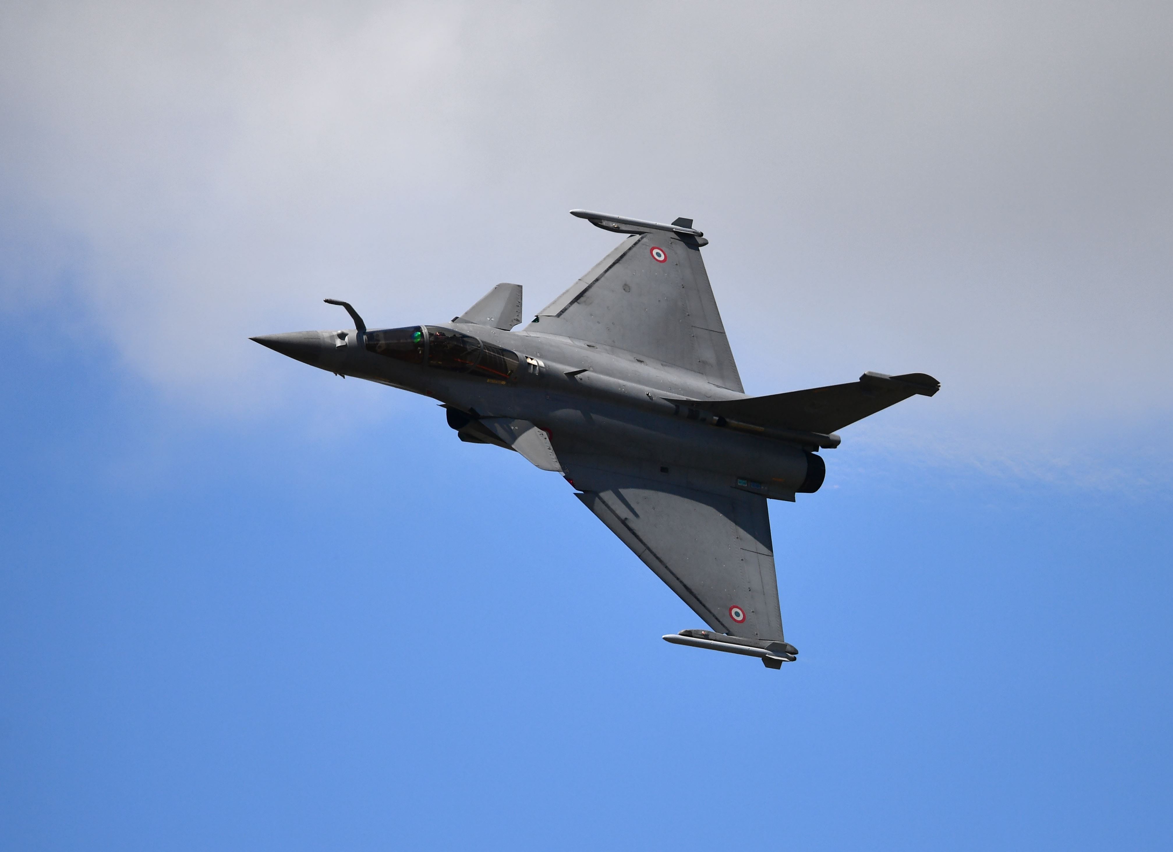 अमेरिका ने चीन की सीमा में घुसकर दी चेतावनी, गरजे बमवर्षक विमान