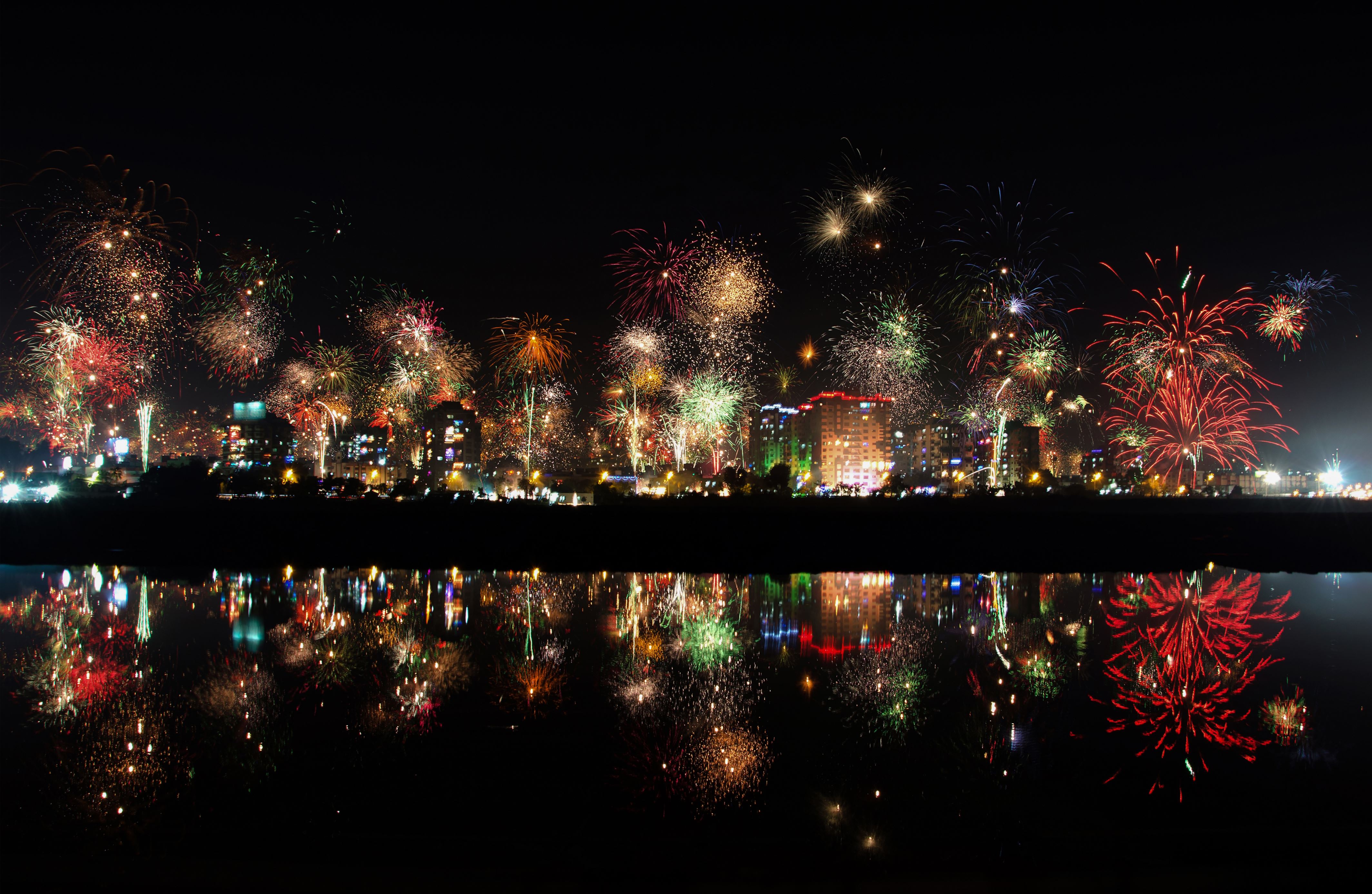 ケタ違いの規模 一度は行ってみたい世界の花火イベント