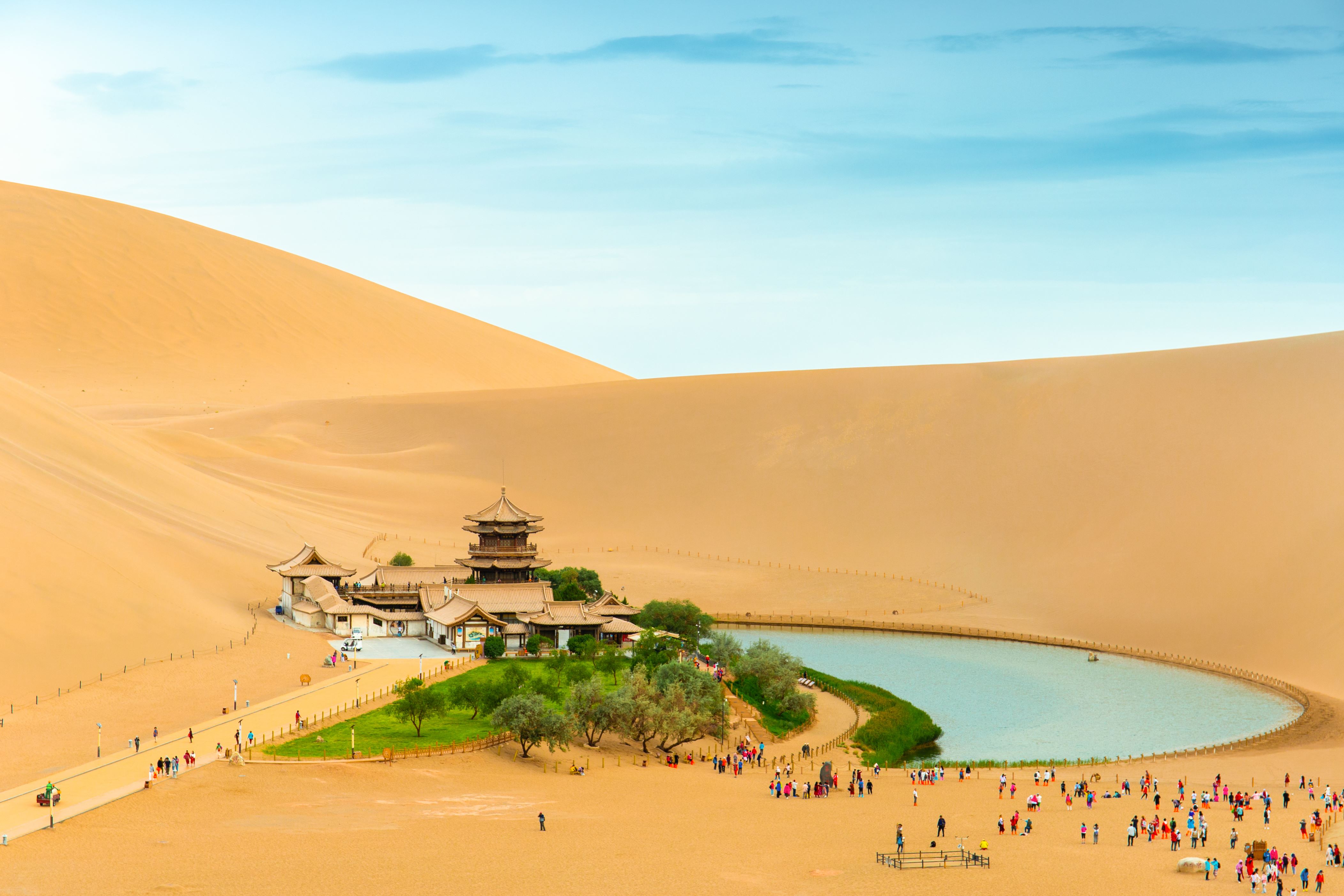 ����� 7 �� 16: Tourists from all over the country travel to Mingsha Mountain and Crescent Moon Spring Scenic Spot in Dunhuang City.