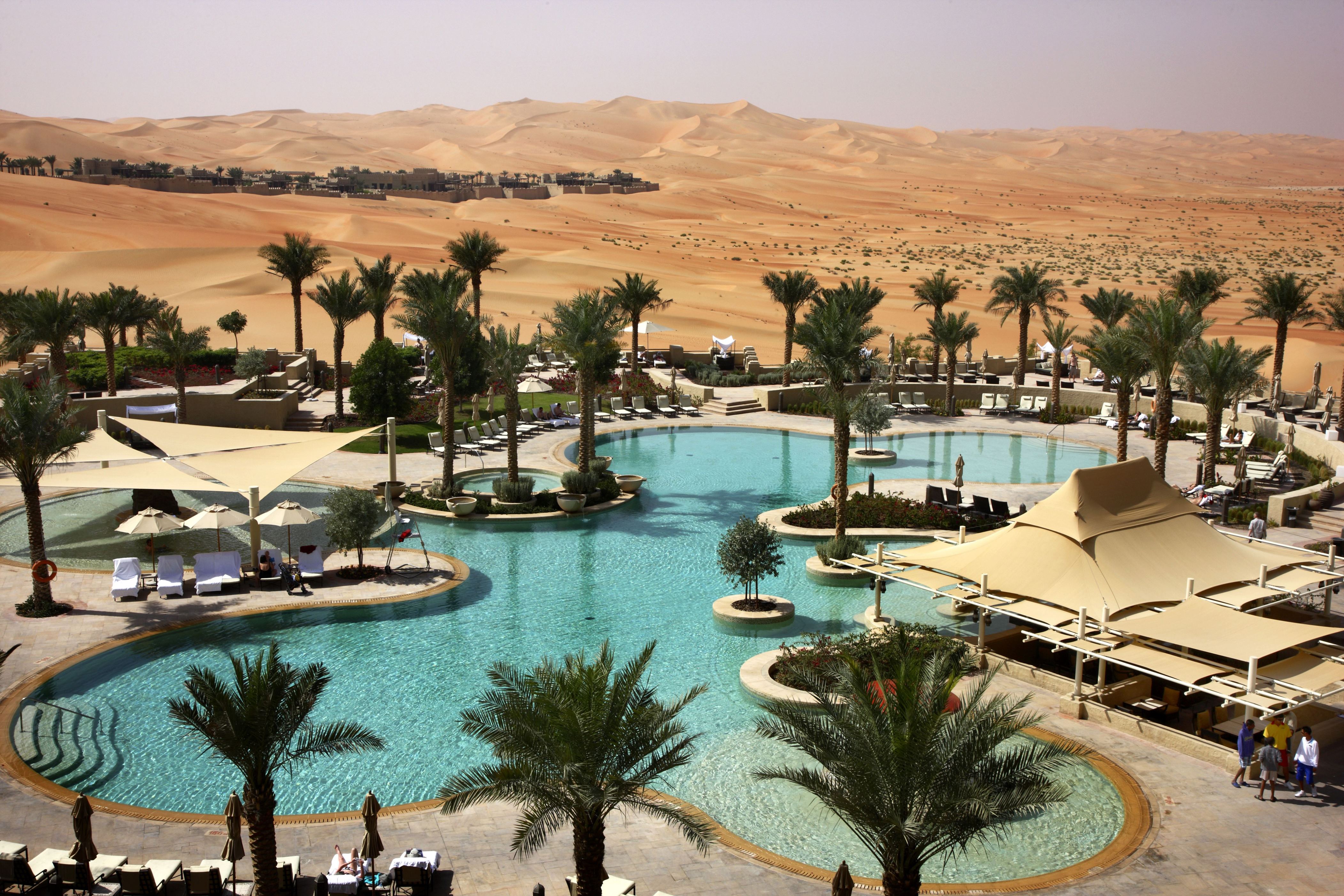 ����� 11 �� 16: Desert luxury hotel Anantara Qasr Al Sarab, hotel resort built like a desert fort, near the Liwa oasis in the desert Empty Quarter or Rub Al Khali, Abu Dhabi, United Arab Emirates, Middle East. 2011