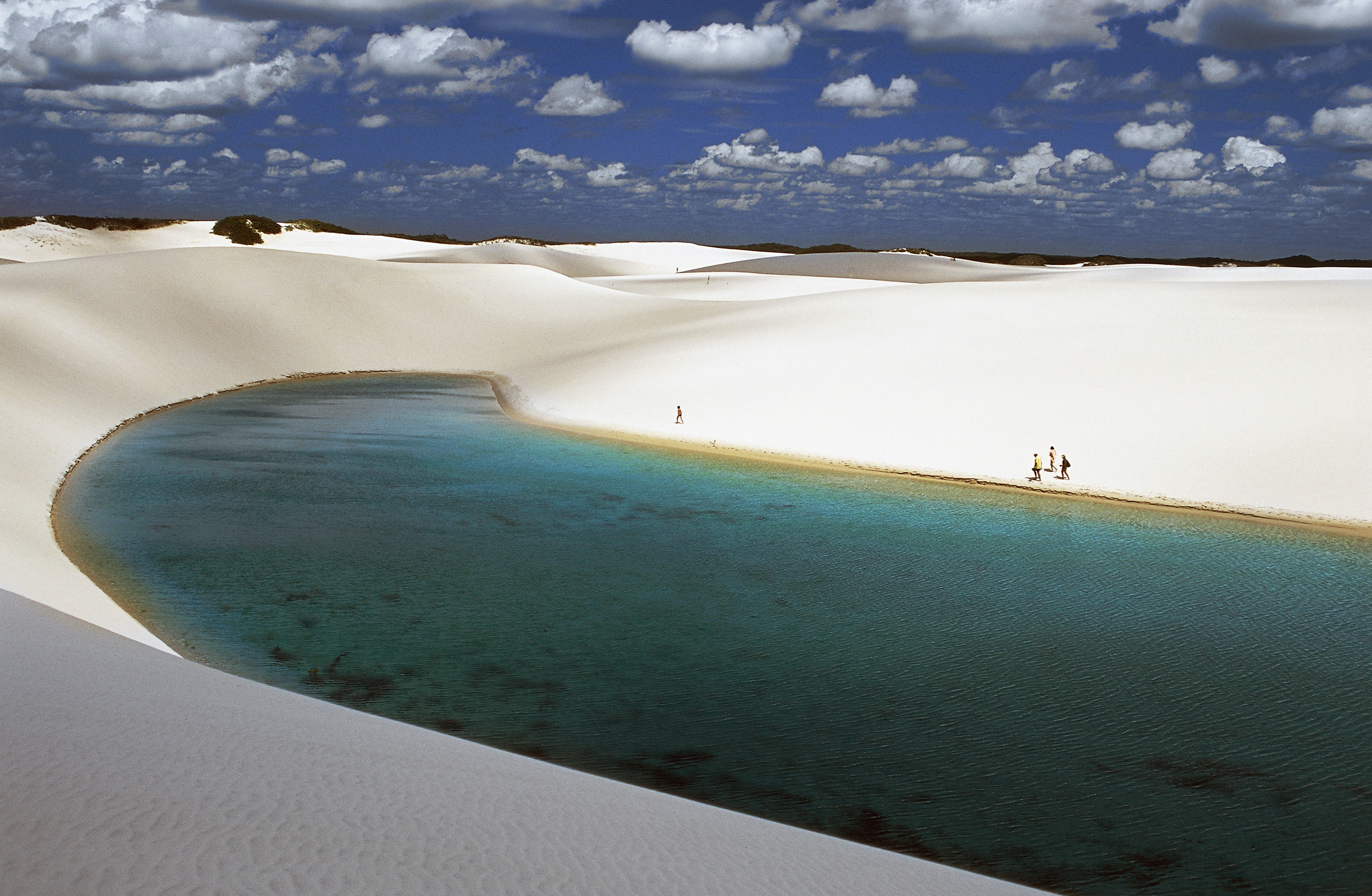 ����� 5 �� 16: BRAZIL - OCTOBER 27: The sand dunes known as white sheets (lencois) and freshwater lakes of changing colours, formed by precipitation, Lencois Maranhenses National Park, State of Maranhao, Brazil. (Photo by DeAgostini/Getty Images)