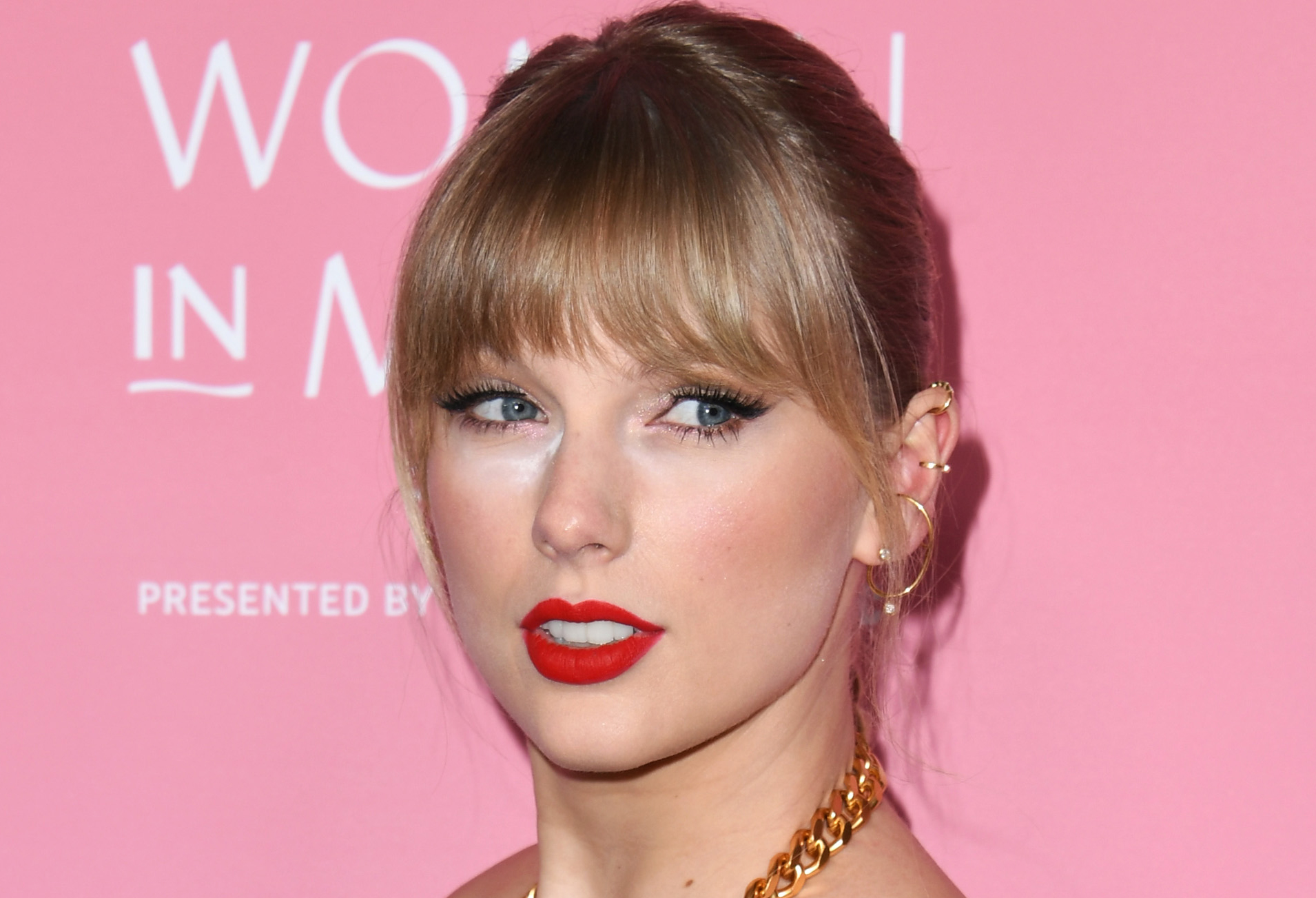Taylor Swift Calls Out Scooter Braun During Billboard Women