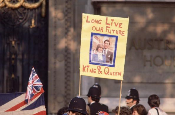 <p>They also relayed messages of support for the royal couple along the procession route. Seeing these signs HAD to calm Diana's nerves.</p>