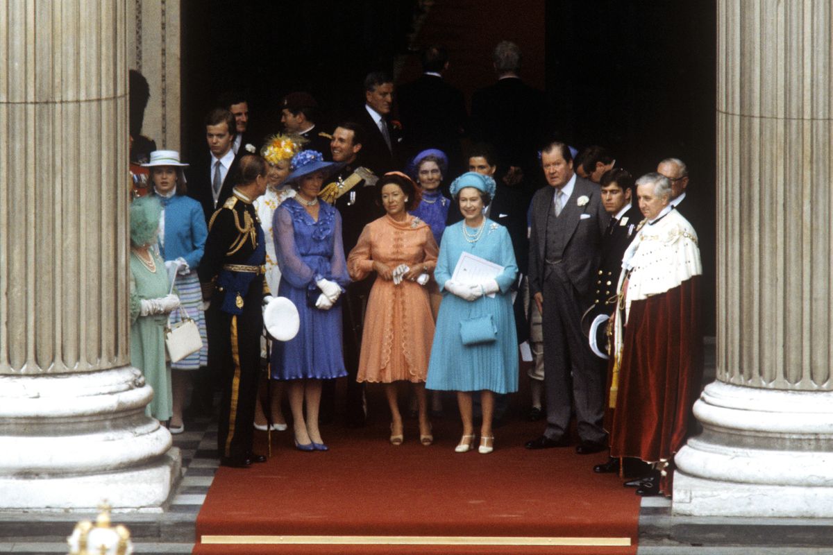<p>As is traditional, the Queen lead the charge for departing guests. </p>