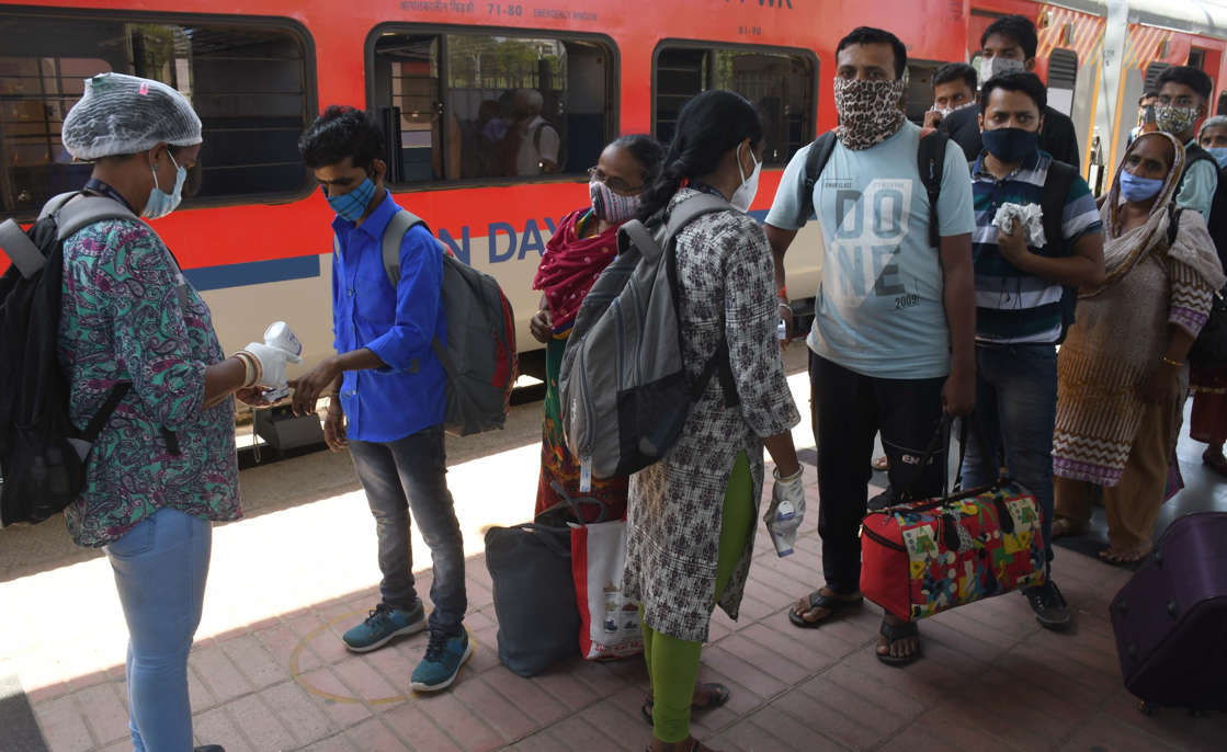 MUMBAI, INDIA - MAY 12: A health worker does thermal screening and checks oxygen levels of passengers arriving from outstation trains at Dadar railway station, on May 12, 2021 in Mumbai, India. (Photo by Bhushan Koyande/Hindustan Times via Getty Images)