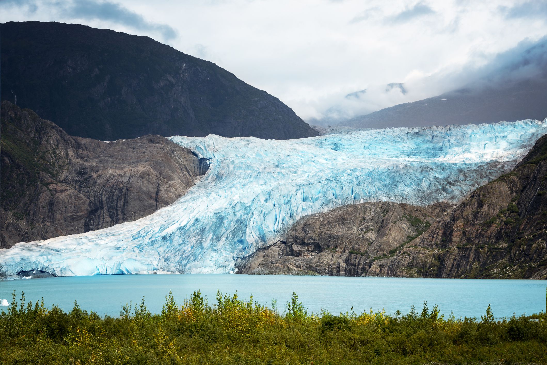Ледниковые озера северной америки. Ледник Менденхолл Аляска. Глейшер ледники. Национальный парк Глейшер ледники. Ледники Аляски.
