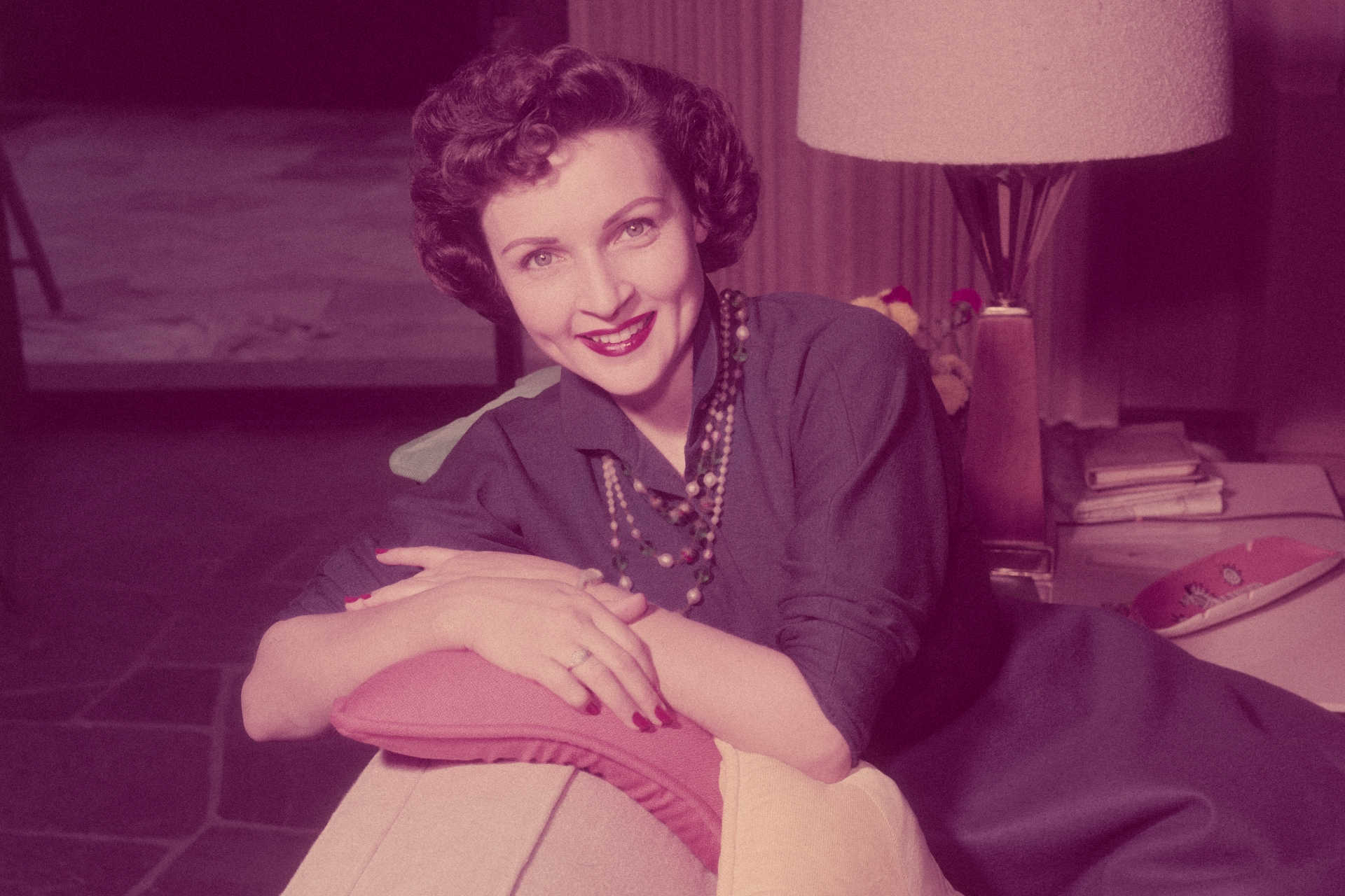 <p>La foto es de 1955, cuando la actriz tenía 33 años y, a pesar del tiempo, no ha cambiado demasiado.</p>