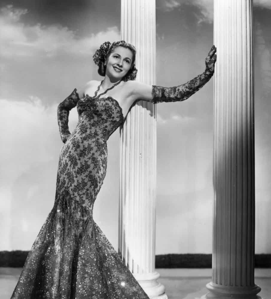 <p>De Havilland's younger sister, Joan Fontaine, was another iconic beauty of the 1940s. She also had a lengthy career that spanned five decades, and she also won an Oscar!</p>