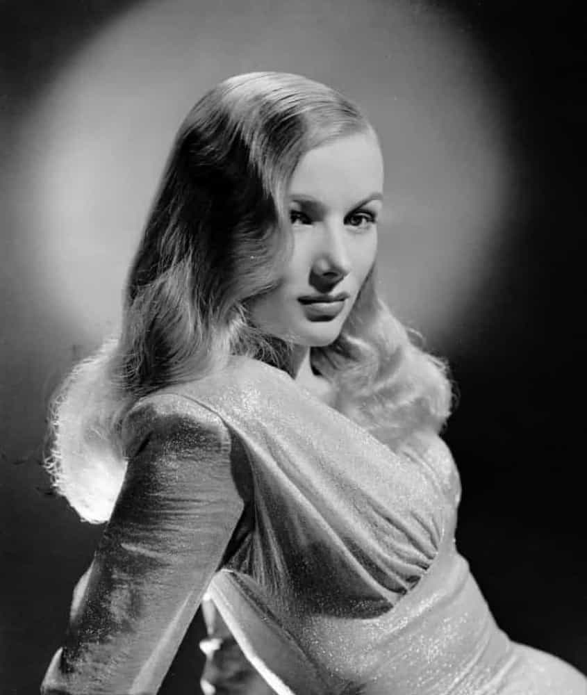 <p>Veronica Lake's signature look came into being when her hair fell over her face during the filming of 'I Wanted Wings' in 1940. From that time onwards, Lake always wore her wavy hair hanging over her right eye, creating a mysterious and sultry look. And fun fact: she was also a skilled pilot!</p>