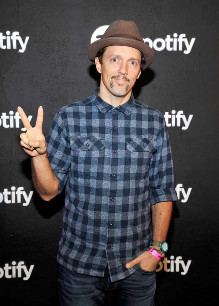 Jason Mraz holding a sign