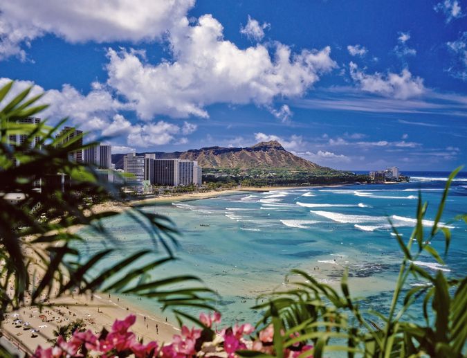 <p>Oahu, home to Honolulu, Waikiki Beach, and most of the state's residents, is known as The Heart of Hawaii. Here you'll find a mix of East and West cultures combined with the traditions of Native Hawaiian people. From large modern cities to small surf towns, Oahu is an island of beautiful contrasts.</p>