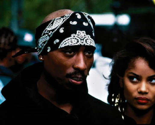 Diapositiva 10 de 31: Tupac Shakur era un icono cultural. También tuvo problemas con la policía, algunos muy serios.