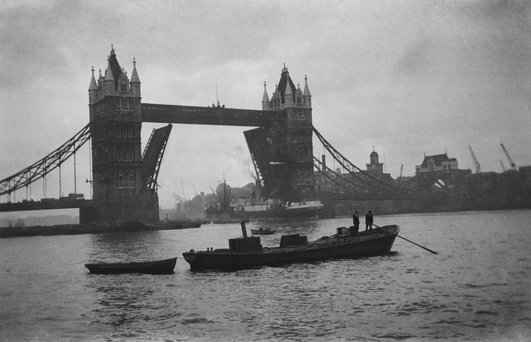 Little more than two decades old when this picture was taken, Tower Bridge was completed in 1894. The 200-foot (61m) high, 800-feet (240m) long bridge was the largest and most complex bascule bridge of its time – a type of bridge with two split sections which can be raised to allow boats to pass through. The bascules were originally powered by steam and took just a minute to rise fully, although they’re now rarely used.