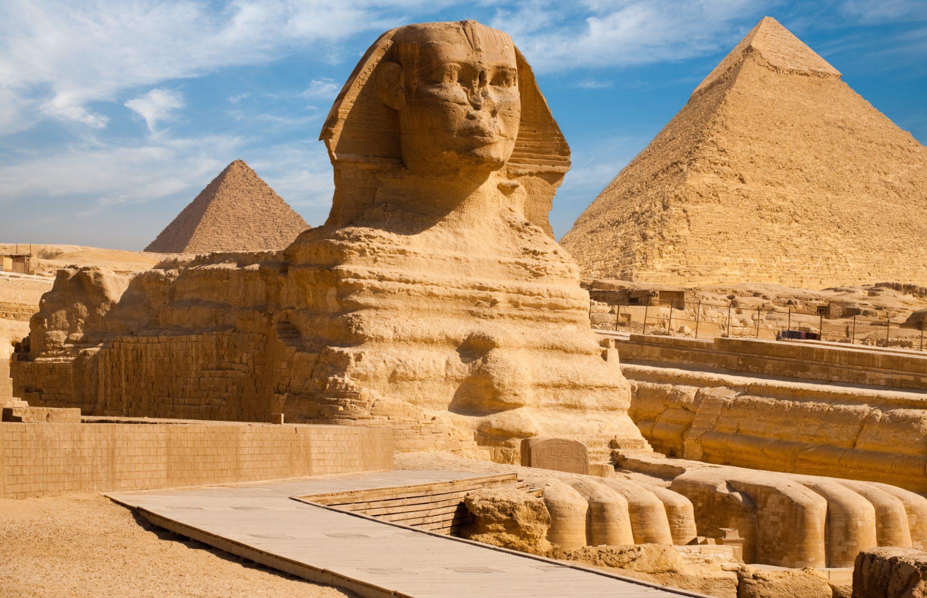 The giant statue, located in the Giza Plateau near the Great Pyramid, was modeled on the mythological creature of a sphinx – a human head on a lion’s body. It wasn’t until the early 19th century that the body was revealed, though, when a Genoese explorer and a team of around 160 men attempted to dig it out. Although their attempts failed, the sphinx was completely excavated by the late 1930s. If you look closely, you’ll see that in the previous photograph, its feet are not visible.
