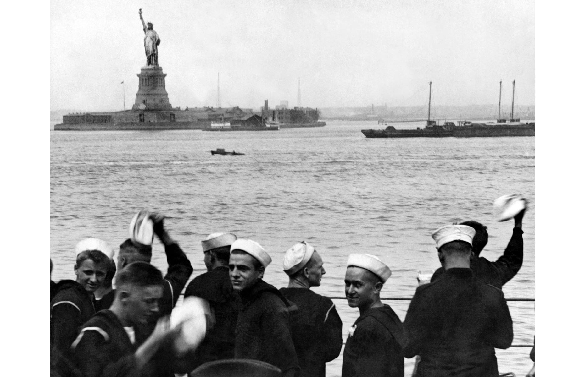 Pictured here being greeted by a group of sailors in 1920, Lady Liberty was gifted to America by France in the late 19th century. The brainchild of French sculptor Frederic-Auguste Bartholdi, the towering 305-feet (93m) high statue on Liberty Island was built from hammered copper. She owes her distinctive green hue to sunlight and rain, which caused the once-shiny copper to oxidize.