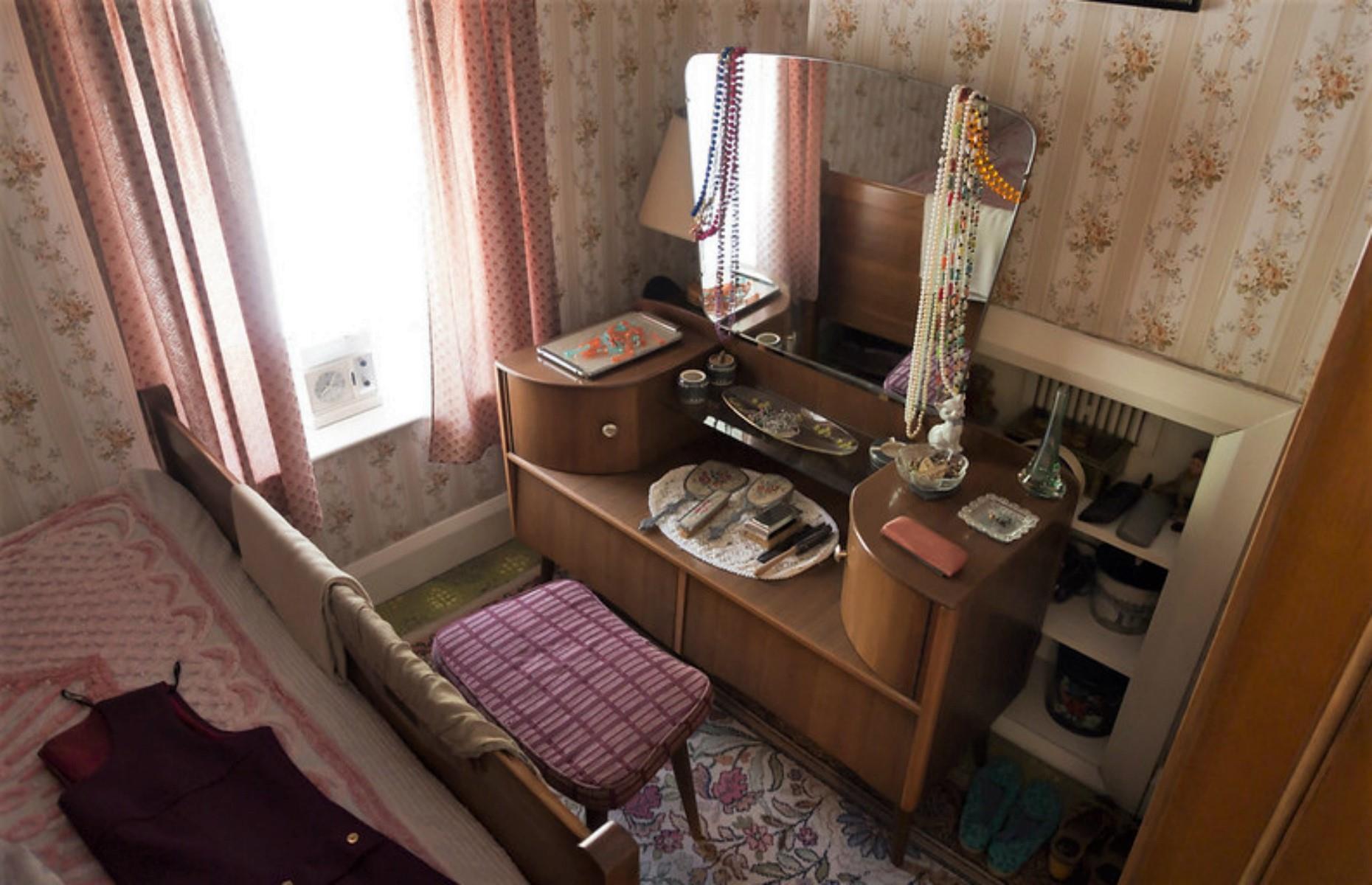 30 Groovy Retro Bedrooms From Decades Past