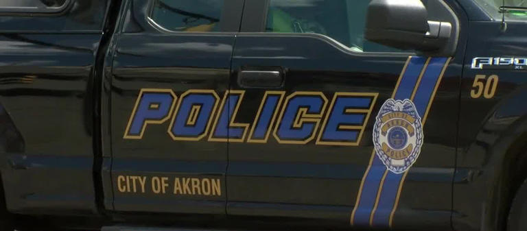 Suspect breaks into Akron auto parts store