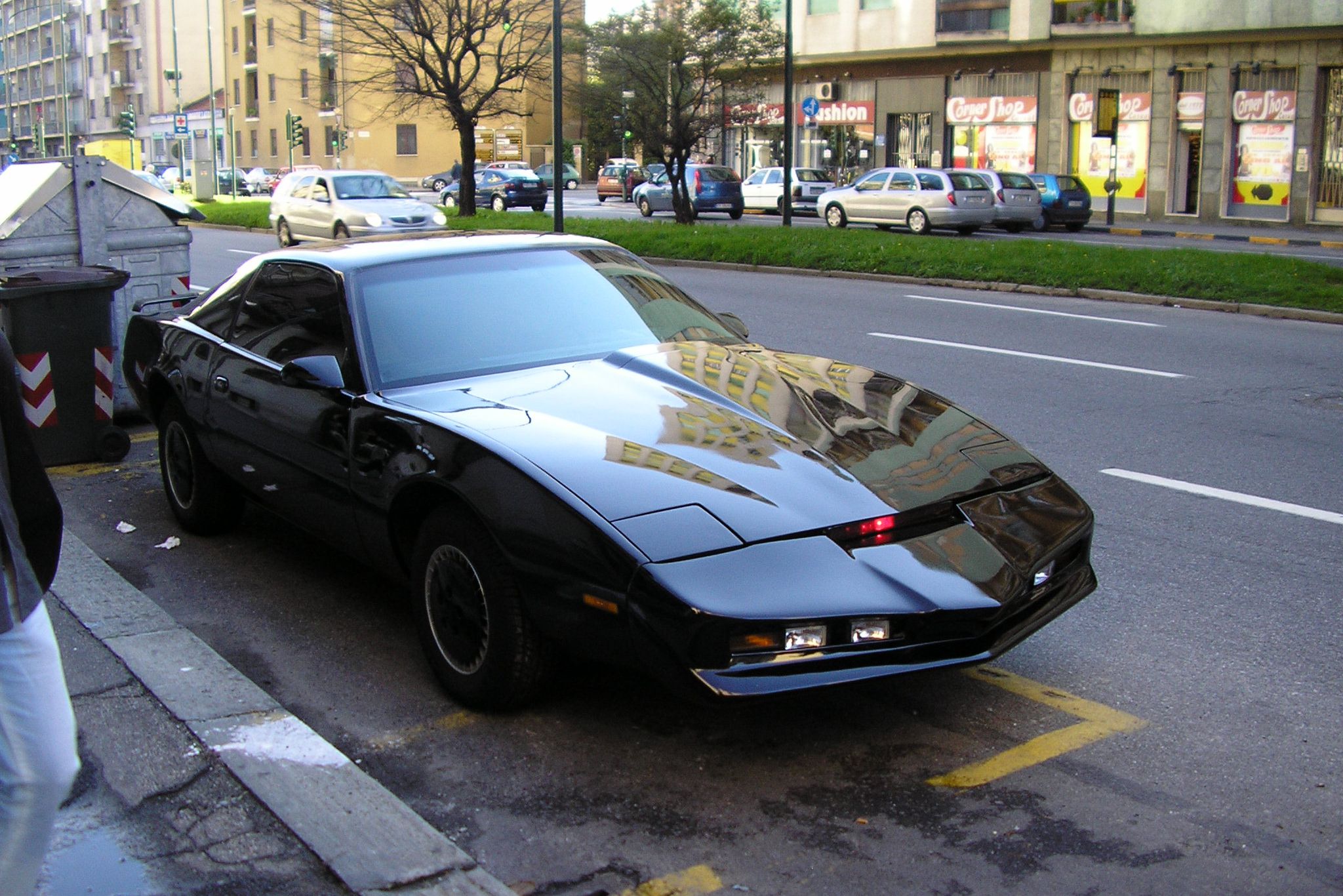 Говорящая машина. Pontiac Trans am 1982. Pontiac Firebird 1982. Pontiac Firebird Trans am 1982. Рыцарь дорог 1982 машина.