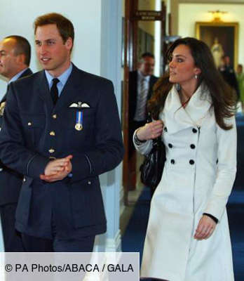 Le prince William et Kate Middleton après leur cérémonie de remise des diplômes, à RAF Cranwell, en 2008