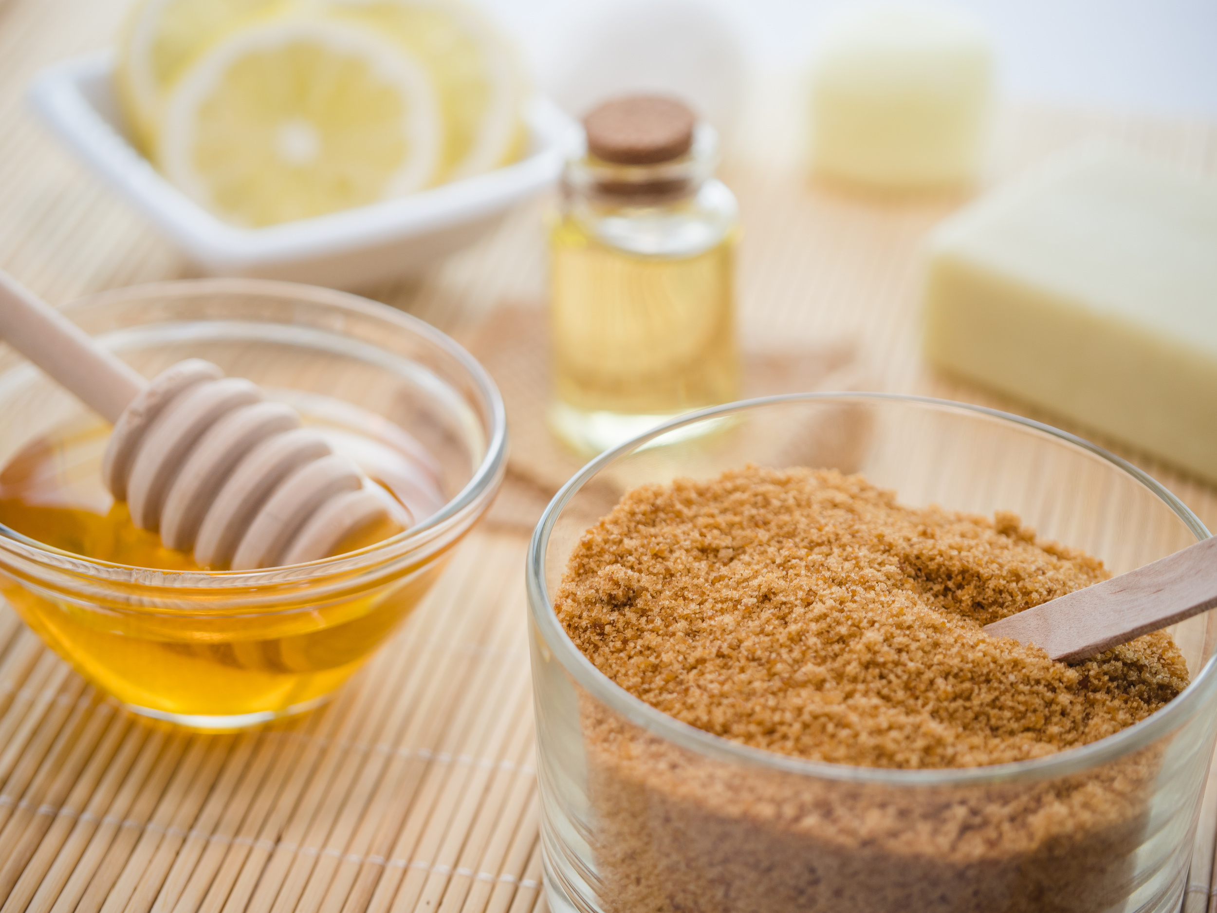 Мед вместо сахара при похудении можно. Мед и сахар. Маска из миндального масла. Скраб. Скраб из меда и сахара.
