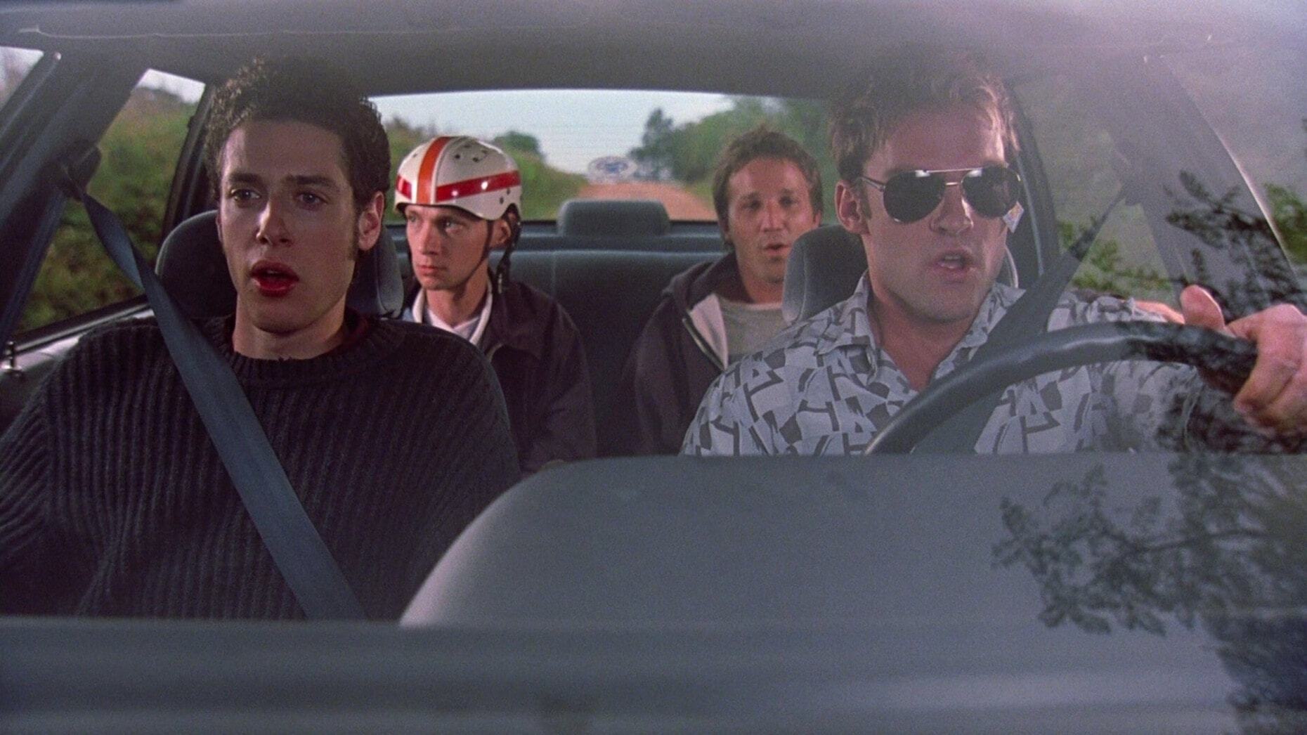 Коля с родителями едет на машине. Дорожное приключение Road trip, 2000. Шонн Уильям Скотт дорожное приключение. Поездочка комедия. Поездочка комедия 2000.