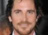 Christian Bale a abandonné l'école à l'âge de 16 ans et a commencé par tourner dans des pubs, ce qui lui a ensuite permis d'obtenir des rôles au cinéma malgré le fait qu'il n'avait jamais étudier l'art dramatique.
